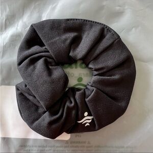 New Halara Logo Hair Scrunchie in Black